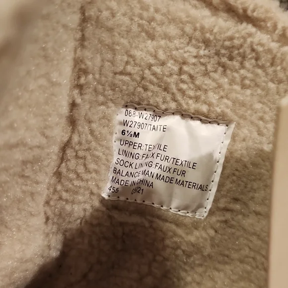 Womans White mountain faux fur boots black size 6 1/2 - Picture 7 of 8